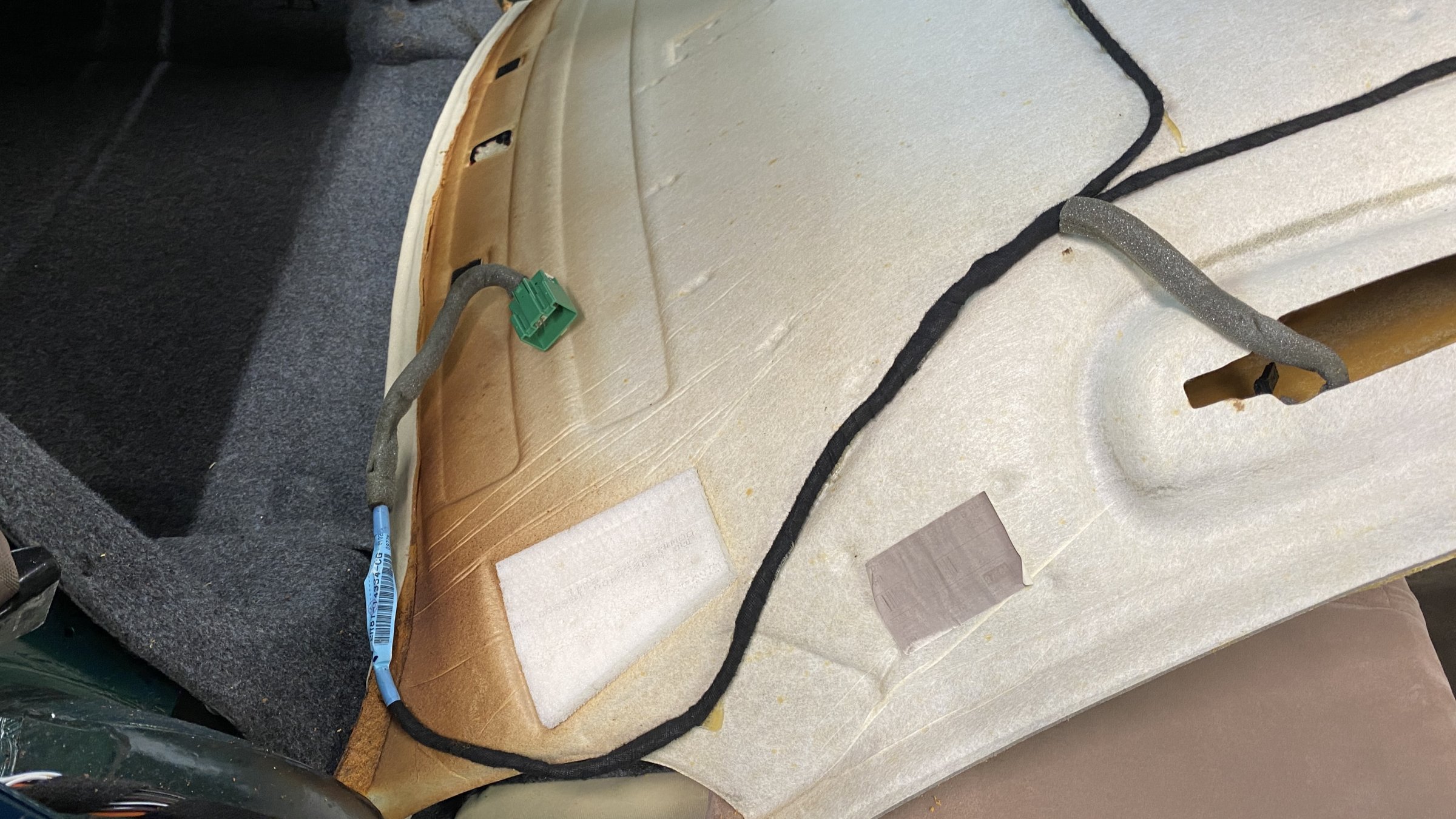 Disconnect Headlining Harness from Under The rear parcel shelf
