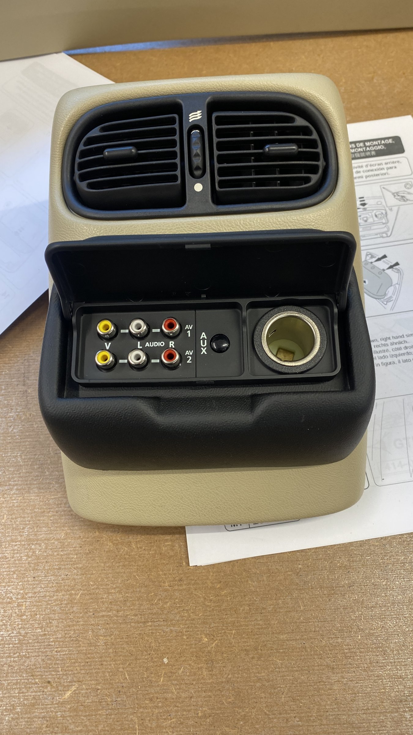 Rear centre console conrol/input panel