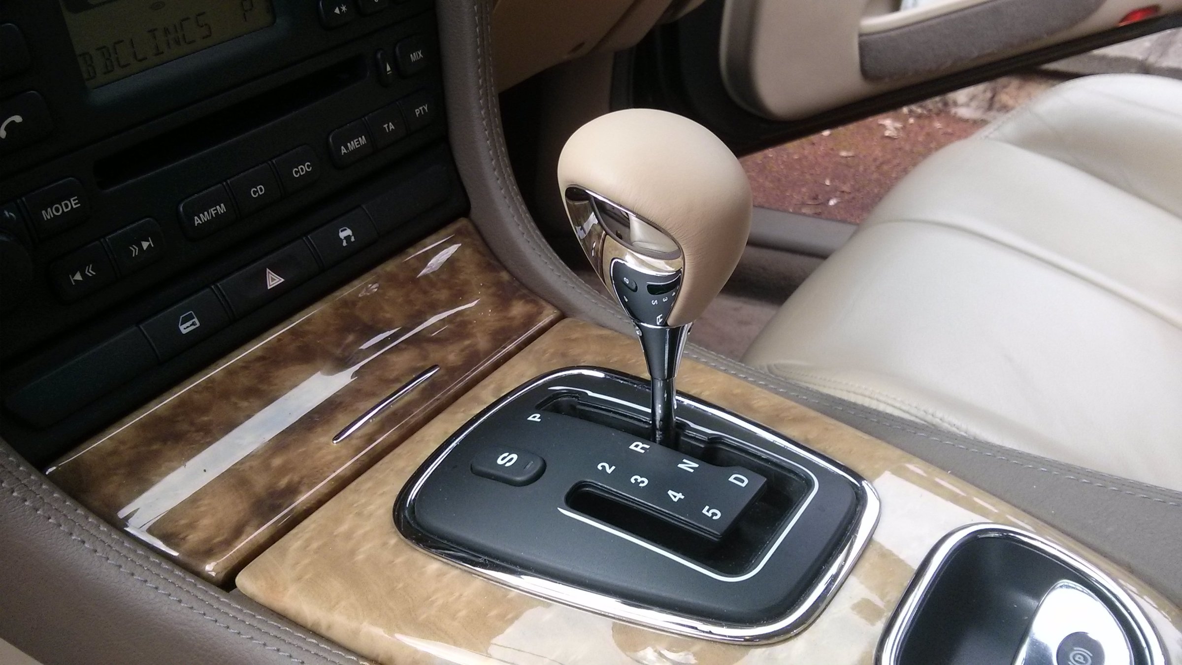 New Leather 'R' Version Gear Knob