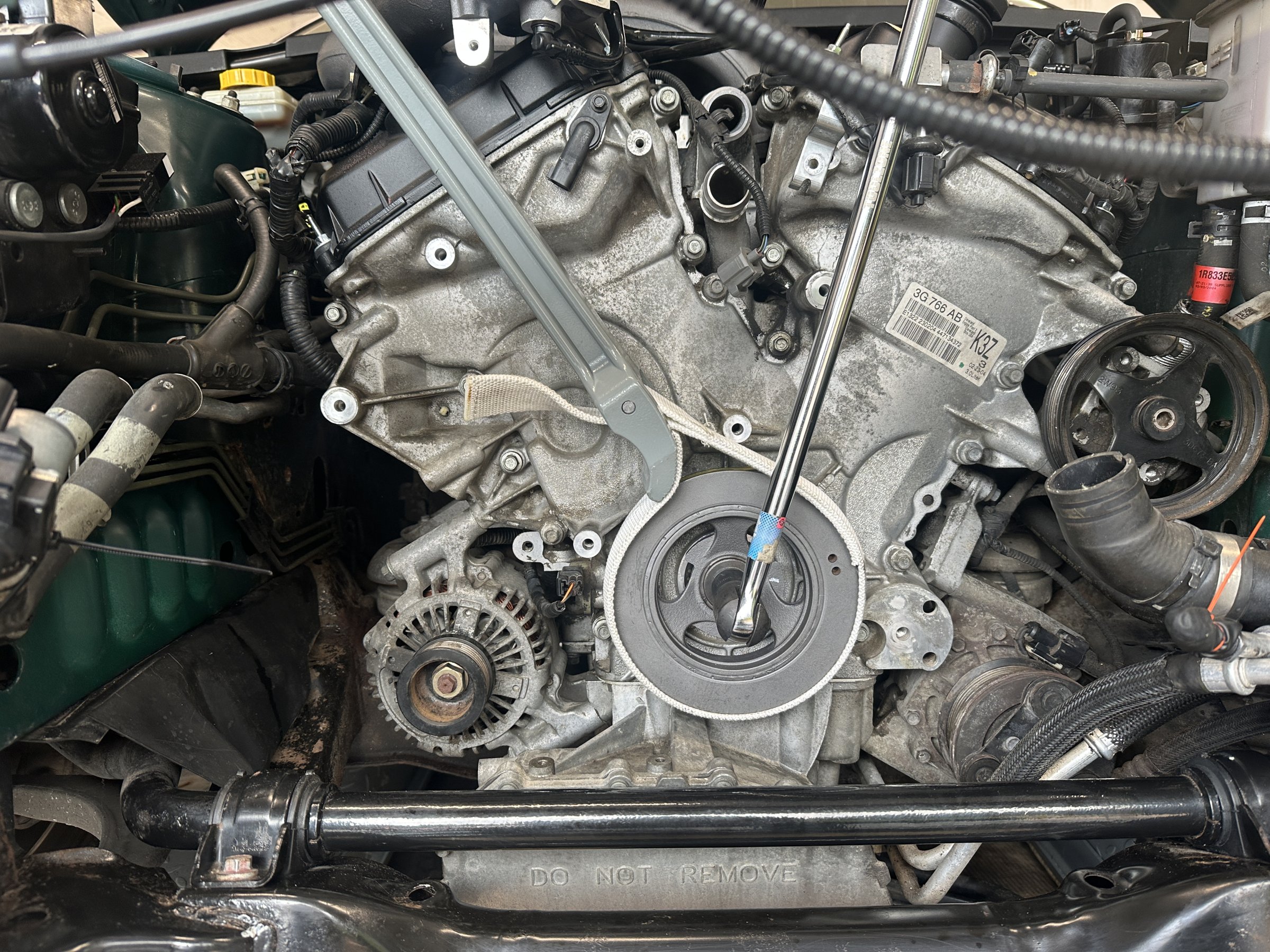 Fitting crank pulley with new stretch bolt